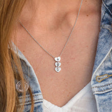 Lade das Bild in den Galerie-Viewer, Herzförmige Familienkette mit Drei Herzen Anhänger X0056 in Sterling Silber mit 18K Gold Roségold Vergoldung Länge verstellbar selbst gestalten
