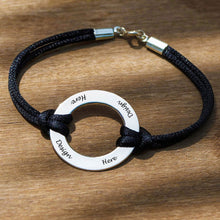 Lade das Bild in den Galerie-Viewer, LITTLE SECRET Disc Armband schwarzes Satin Armband S0010 mit 925 Sterling Silber Charm mit Gravur selbst gestalten
