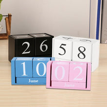 Lade das Bild in den Galerie-Viewer, Netter Vintage Desktop Holz Alphabet Kalender 2021
