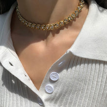 Lade das Bild in den Galerie-Viewer, Peri&#39;sBox Box Chain Flip Lock Gold Halskette
