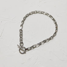 Lade das Bild in den Galerie-Viewer, Peri&#39;sBox Box Chain Flip Lock Gold Halskette
