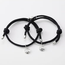 Lade das Bild in den Galerie-Viewer, Roter und schwarzer Seilnetzmagnet, der Paararmband anzieht
