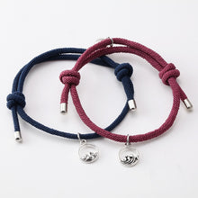 Lade das Bild in den Galerie-Viewer, Roter und schwarzer Seilnetzmagnet, der Paararmband anzieht
