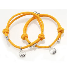 Lade das Bild in den Galerie-Viewer, Roter und schwarzer Seilnetzmagnet, der Paararmband anzieht
