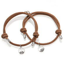 Lade das Bild in den Galerie-Viewer, Roter und schwarzer Seilnetzmagnet, der Paararmband anzieht
