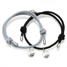 Lade das Bild in den Galerie-Viewer, Roter und schwarzer Seilnetzmagnet, der Paararmband anzieht
