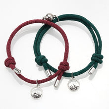 Lade das Bild in den Galerie-Viewer, Roter und schwarzer Seilnetzmagnet, der Paararmband anzieht
