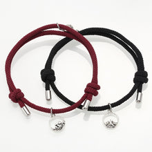 Lade das Bild in den Galerie-Viewer, Roter und schwarzer Seilnetzmagnet, der Paararmband anzieht
