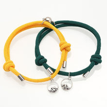 Lade das Bild in den Galerie-Viewer, Roter und schwarzer Seilnetzmagnet, der Paararmband anzieht
