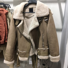 Lade das Bild in den Galerie-Viewer, Winter dicke und warme Retro Wildleder Lammwolle weibliche Jacke
