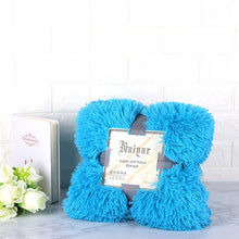Lade das Bild in den Galerie-Viewer, Kunstfell mit flauschiger warmer Decke
